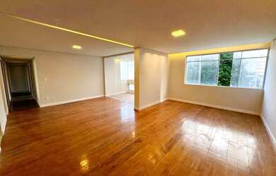 Imagem: O apartamento possui 4 Dormitórios, 3 Banheiros, 2 Vagas na