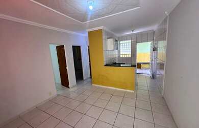 Imagem: A casa possui 2 Dormitórios, 1 Banheiro, 2 Vagas na garagem