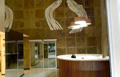 Imagem: O depósito possui 5 Vagas na garagem, 45m² de Área e está