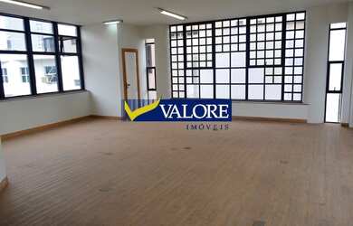 Imagem: O depósito possui 1 Vaga na garagem e 144m² de Área e está