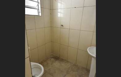 Imagem: A casa possui 1 Dormitório, 1 Banheiro e está localizado em