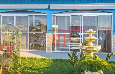 Imagem: A casa possui 2 Dormitórios, 1 Banheiro, 2 Vagas na garagem