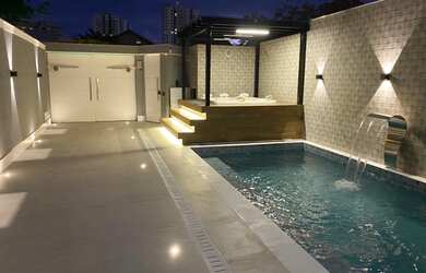 Imagem: A casa em condomínio possui 5 Dormitórios, 4 Vagas na garagem