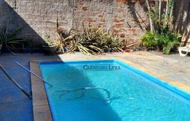 Imagem: A casa possui 3 Dormitórios, 3 Banheiros, 5 Vagas na garagem