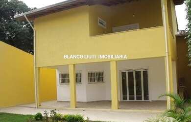 Imagem: A casa possui 4 Dormitórios, 3 Banheiros, 3 Vagas na garagem