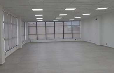 Imagem: O depósito possui 5 Vagas na garagem, 190m² de Área e está