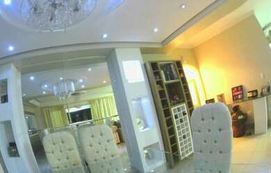 Imagem: O apartamento possui 3 Dormitórios, 1 Banheiro, 3 Vagas na