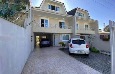 Imagem: A casa possui 4 Dormitórios, 4 Banheiros, 2 Vagas na garagem