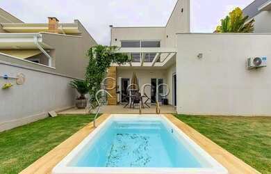 Imagem: A casa em condomínio possui 3 Dormitórios, 2 Banheiros, 4