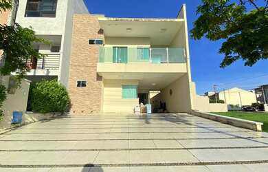 Imagem: A casa em condomínio possui 4 Dormitórios, 4 Banheiros, 2