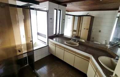 Imagem 5: Imóvel residencial. 232m² de Área, 2 Vagas na garageme4 Dormitórios