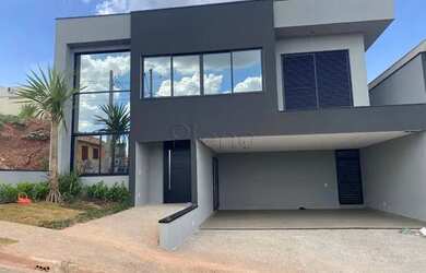 Imagem: A casa em condomínio possui 3 Dormitórios, 1 Banheiro, 4 Vagas