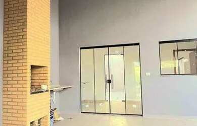 Imagem: A casa possui 3 Dormitórios, 2 Banheiros, 2 Vagas na garagem