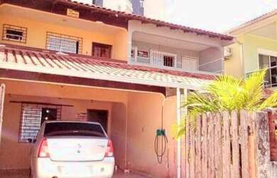 Imagem: A casa possui 3 Dormitórios, 4 Banheiros, 2 Vagas na garagem