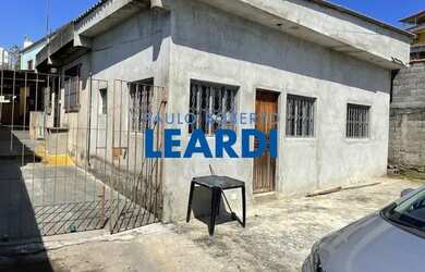 Imagem: A casa possui 4 Dormitórios, 3 Banheiros, 4 Vagas na garagem