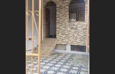 Imagem: A casa possui 1 Dormitório, 1 Banheiro, 1 Vaga na garagem e