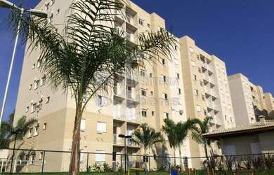 Imagem: O apartamento possui 2 Dormitórios, 1 Banheiro, 1 Vaga na garagem