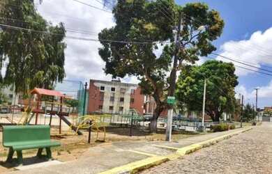 Imagem: A casa possui 2 Dormitórios, 1 Banheiro, 1 Vaga na garagem