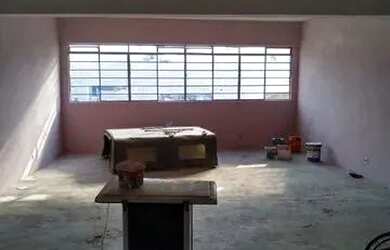 Imagem 7: Casa salão comercial numa frente e 4 salões comerciais na outra frente