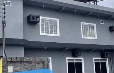 Imagem: A casa possui 5 Dormitórios, 3 Banheiros, 3 Vagas na garagem