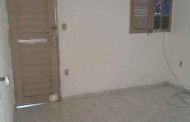 Imagem: A casa possui 2 Dormitórios, 1 Banheiro, 1 Vaga na garagem