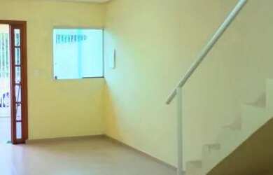 Imagem: A casa possui 2 Dormitórios, 1 Banheiro, 1 Vaga na garagem