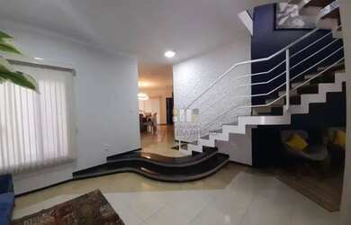 Imagem: A casa possui 3 Dormitórios, 5 Banheiros, 5 Vagas na garagem