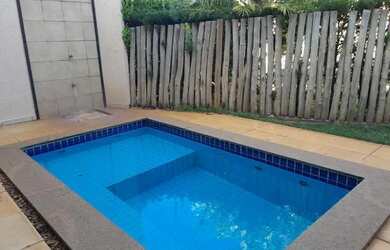 Imagem: A casa em condomínio possui 3 Dormitórios, 1 Banheiro, 4 Vagas