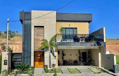 Imagem: A casa em condomínio possui 4 Dormitórios, 5 Banheiros, 283m²