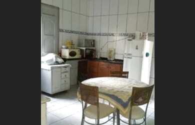 Imagem: A casa possui 2 Dormitórios, 1 Banheiro, 1 Vaga na garagem