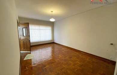 Imagem: A casa possui 2 Dormitórios, 1 Banheiro, 2 Vagas na garagem