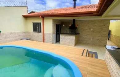 Imagem: A casa possui 3 Dormitórios, 4 Banheiros, 4 Vagas na garagem