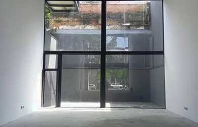 Imagem: O depósito possui 2 Vagas na garagem, 163m² de Área e está