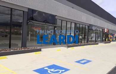 Imagem: O depósito possui 3 Vagas na garagem, 440m² de Área e está