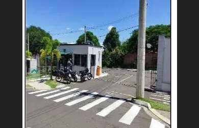 Imagem: O apartamento possui 2 Dormitórios, 1 Banheiro, 2 Vagas na