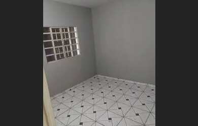 Imagem: A casa possui 2 Dormitórios, 1 Banheiro e está localizado