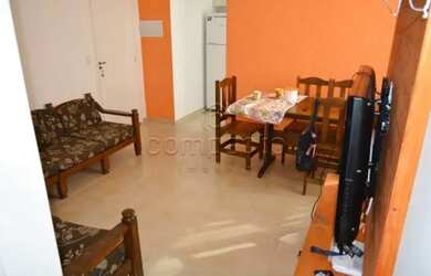 Imagem: O apartamento possui 2 Dormitórios, 1 Banheiro, 1 Vaga na garagem