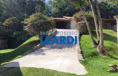 Imagem: A casa em condomínio possui 3 Dormitórios, 3 Banheiros, 4