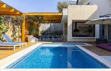 Imagem 15: Venda Casa com 450,00 metroQuadrado, 5 dormitório s , 3 vaga s . Swiss...