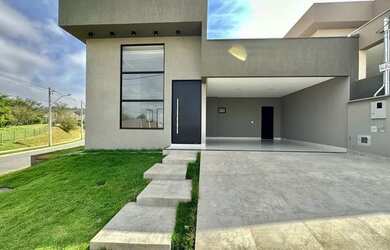 Imagem: A casa em condomínio possui 3 Dormitórios, 3 Banheiros, 2