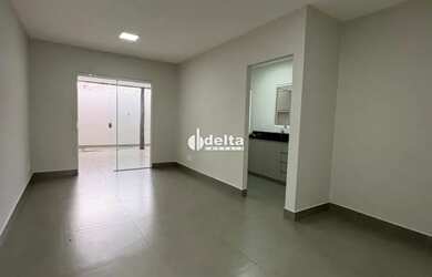 Imagem: A casa em condomínio possui 3 Dormitórios, 2 Banheiros, 2