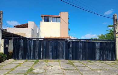 Imagem: A casa em condomínio possui 5 Dormitórios, 3 Banheiros, 1