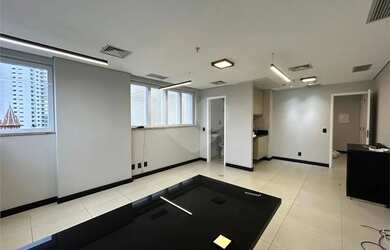 Imagem: O depósito possui 1 Vaga na garagem, 40m² de Área e está