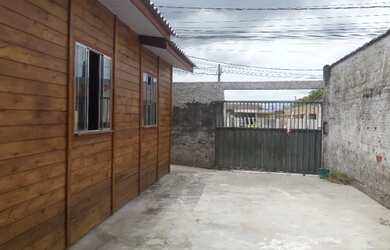 Imagem: A casa possui 2 Dormitórios, 1 Banheiro, 1 Vaga na garagem