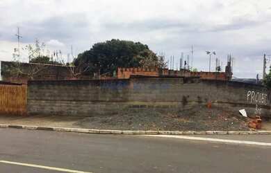 Imagem: O terreno possui 327m² de Área e está localizado em Vila