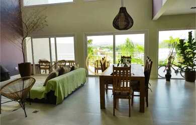 Imagem 9: Sobrado Alto Padrão em Condomínio Vista Privilegiada para Lago e Montanhas