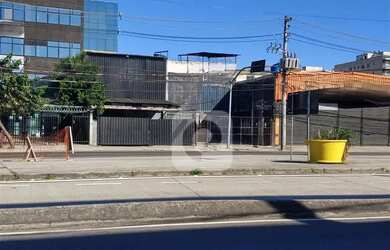 Imagem: O depósito possui 2 Vagas na garagem, 50m² de Área e está