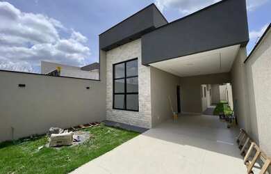 Imagem: A casa possui 3 Dormitórios, 2 Banheiros, 3 Vagas na garagem