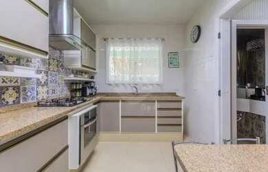 Imagem: A casa possui 3 Dormitórios, 3 Banheiros, 3 Vagas na garagem