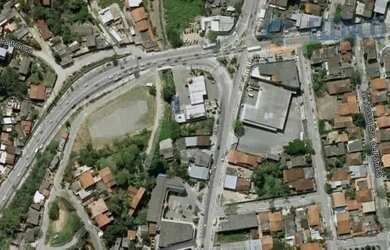 Imagem: O terreno possui 3.883m² de Área e está localizado em Largo